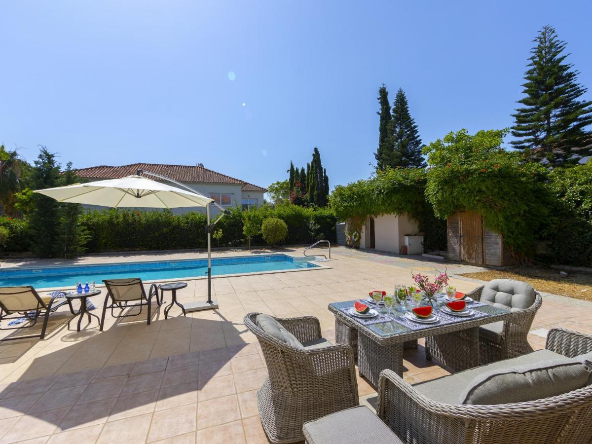 Villa Meneou Seaside Mansion 7 à Larnaca Extérieur photo