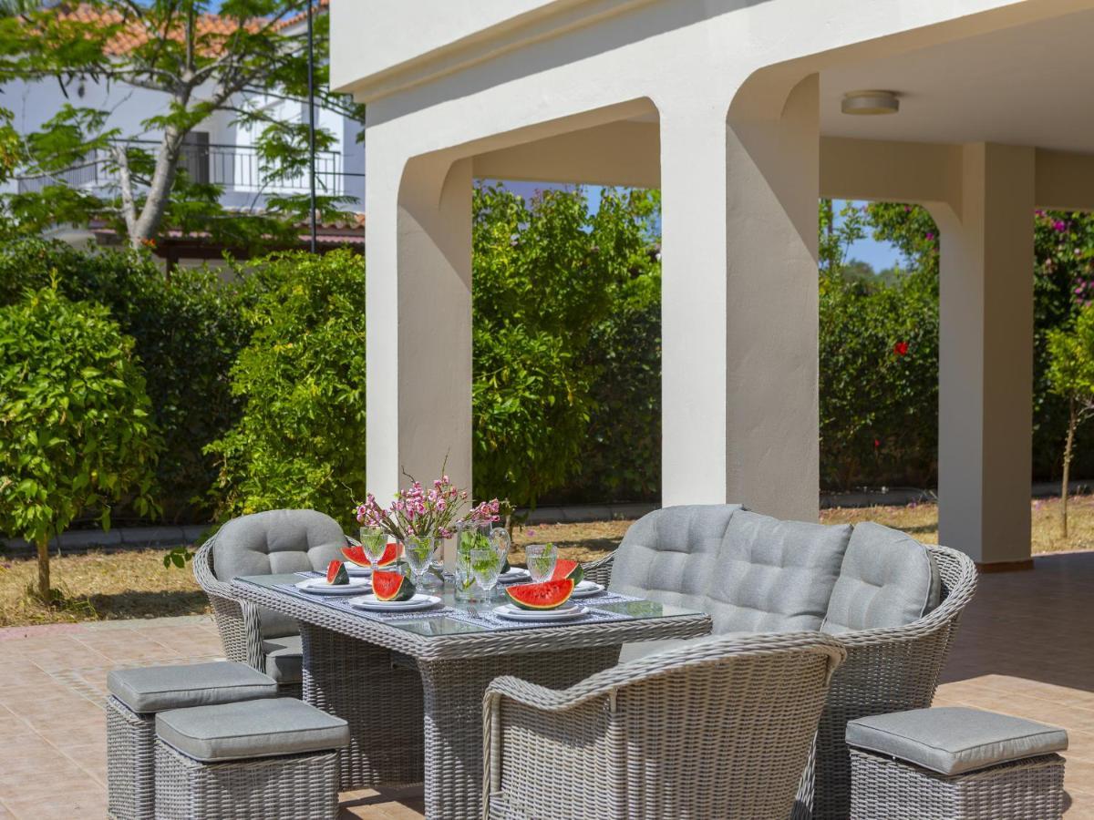 Villa Meneou Seaside Mansion 7 à Larnaca Extérieur photo