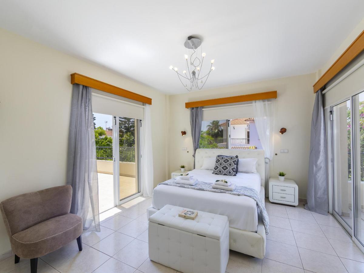 Villa Meneou Seaside Mansion 7 à Larnaca Extérieur photo