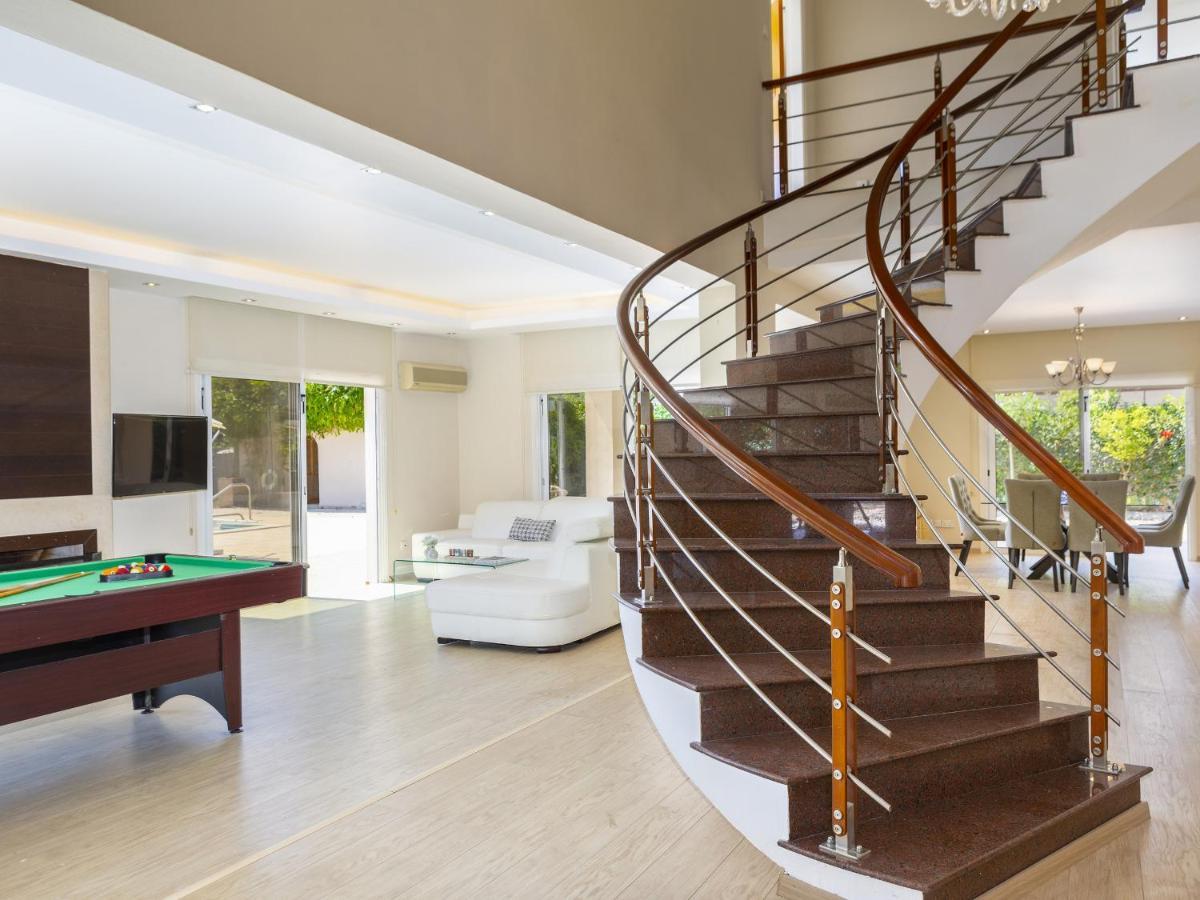 Villa Meneou Seaside Mansion 7 à Larnaca Extérieur photo