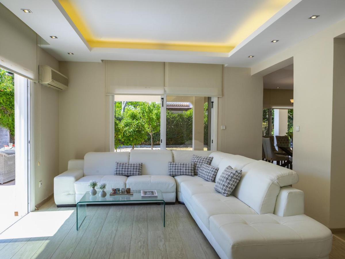 Villa Meneou Seaside Mansion 7 à Larnaca Extérieur photo